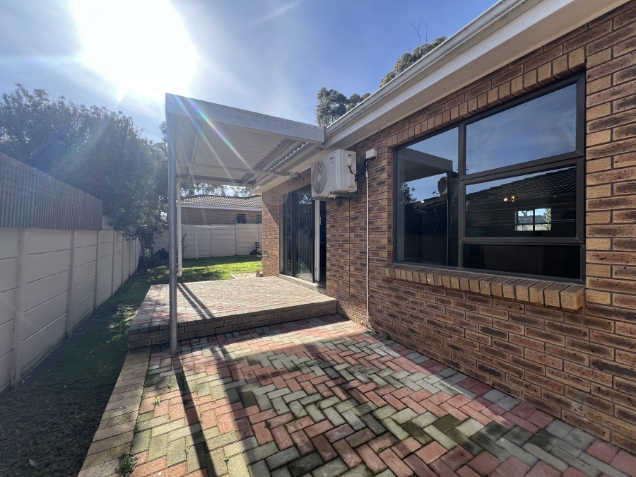 3 Bedroom Property for Sale in Sonstraal Heights Western Cape